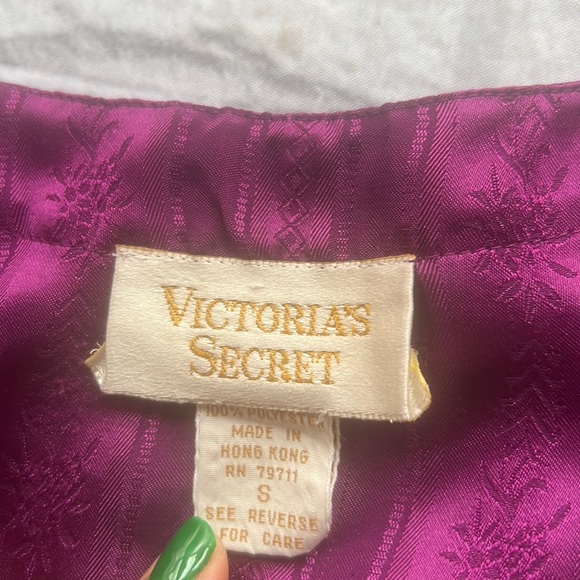 90’s GOLD LABEL Victoria’s Secret SATIN PURPLE PJ top size small - Picture 2 of 9